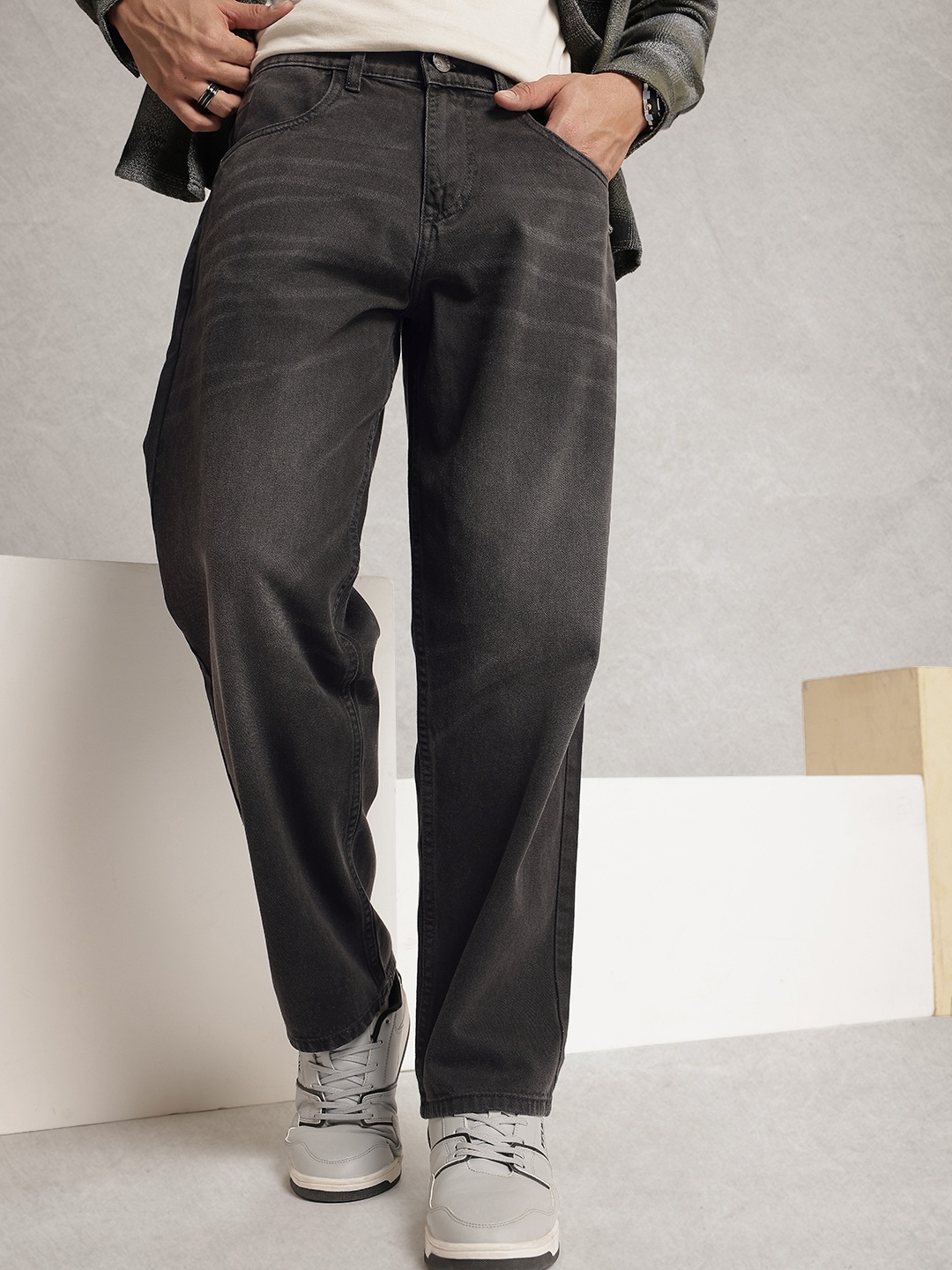 

WROGN Men Loose Fit Light Fade Pure Cotton Jeans, Black