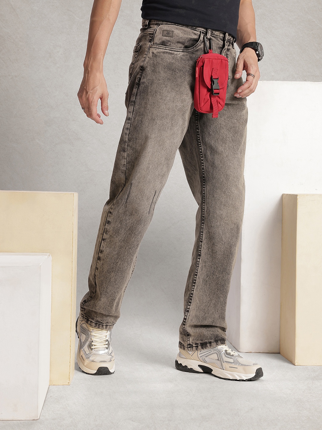 

WROGN Men Anti Fit Heavy Fade Stretchable Jeans, Grey
