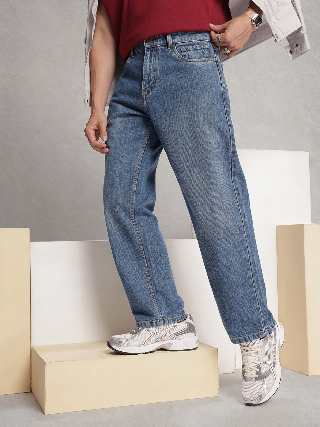 

WROGN Men Pure Cotton Loose Fit Light Fade Jeans, Blue