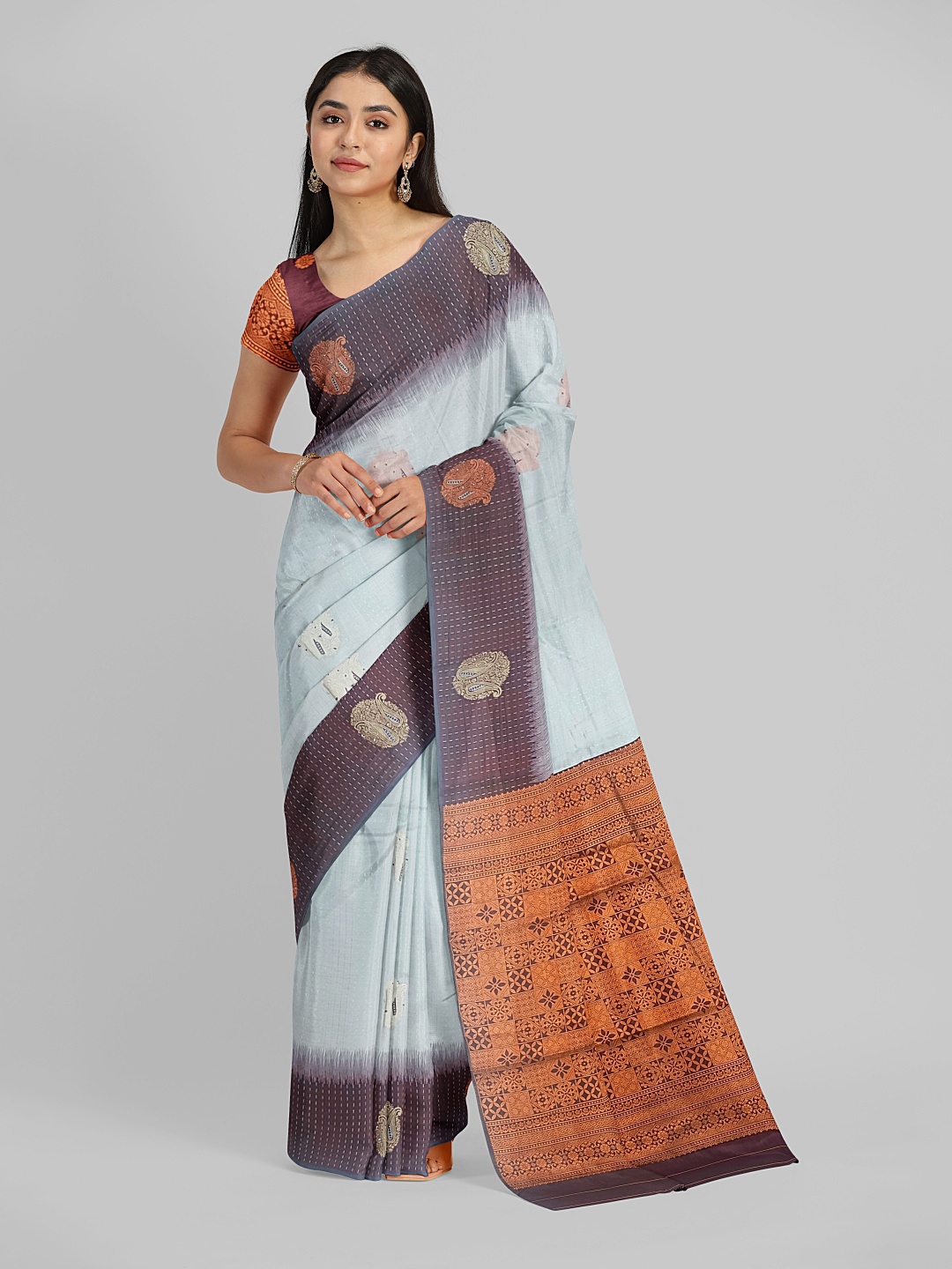 

Avyay Creation Woven Design Zari Silk Blend Kota Saree, Grey