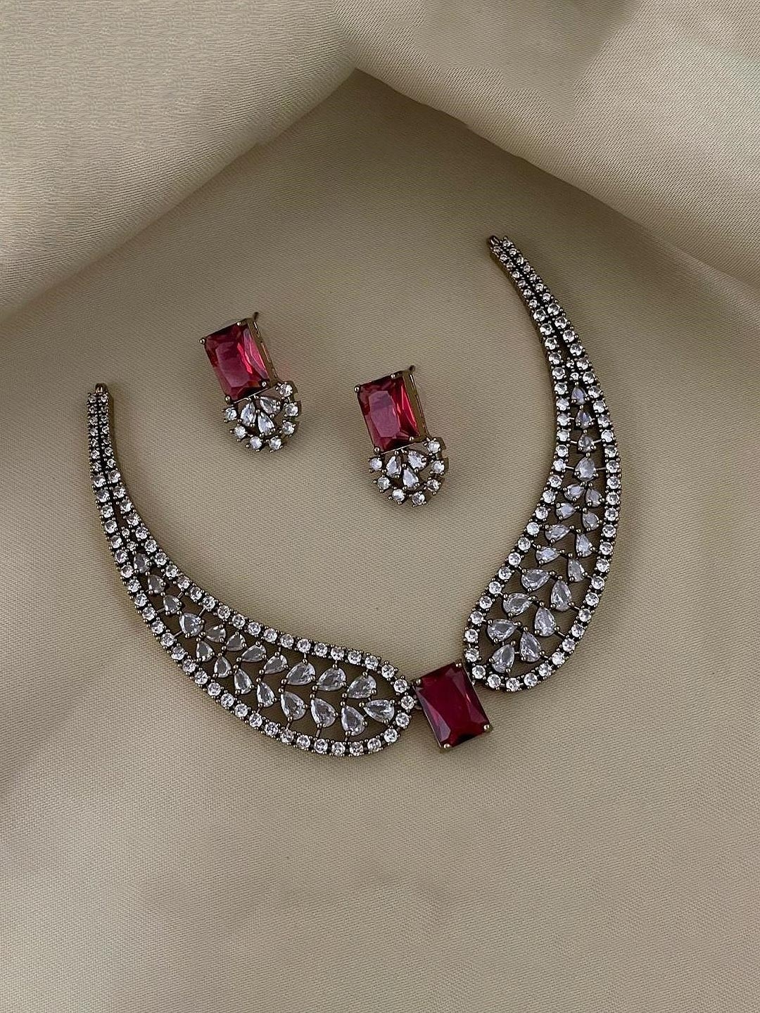 

D Rio Fashions Gold-Plated Stone-Studded Jewellery Set