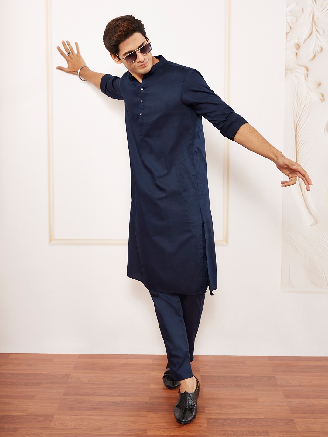 

VASTRAMAY Men Regular Kurta with Pyjamas, Navy blue