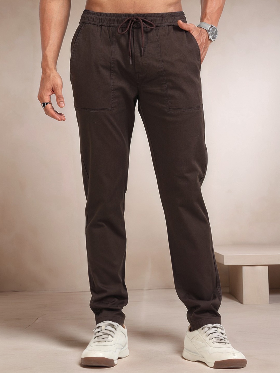 

NEVER NEUD Men Relaxed Comfy Airport Trousers, Brown