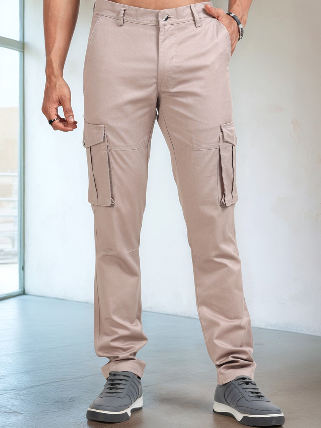 

NEVER NEUD Men Relaxed Popcorn Dobby Cargos Trousers, Tan