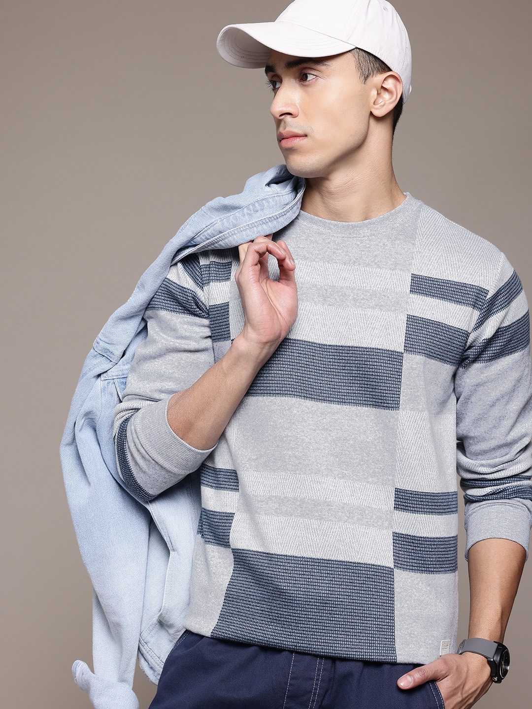

The Roadster Lifestyle Co. Geometric Self Design Pullover, Grey melange