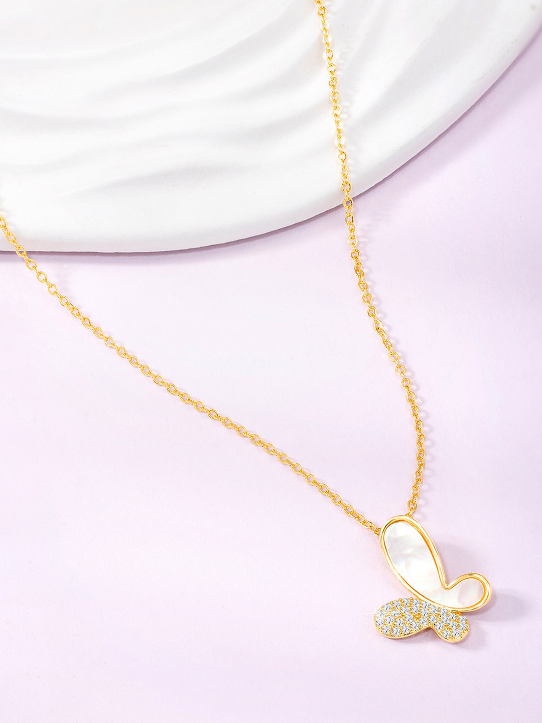 

Peora Gold-Plated Cubic Zirconia Studded Butterfly Shaped Minimal Chain