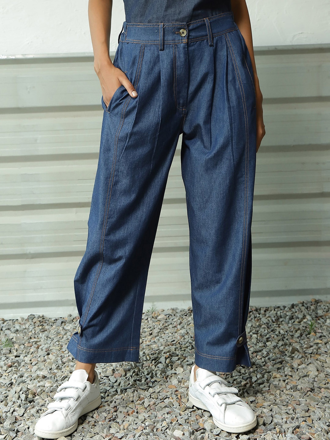 

Canoopi Women Relaxed Flared High-Rise Pleated Trousers, Navy blue