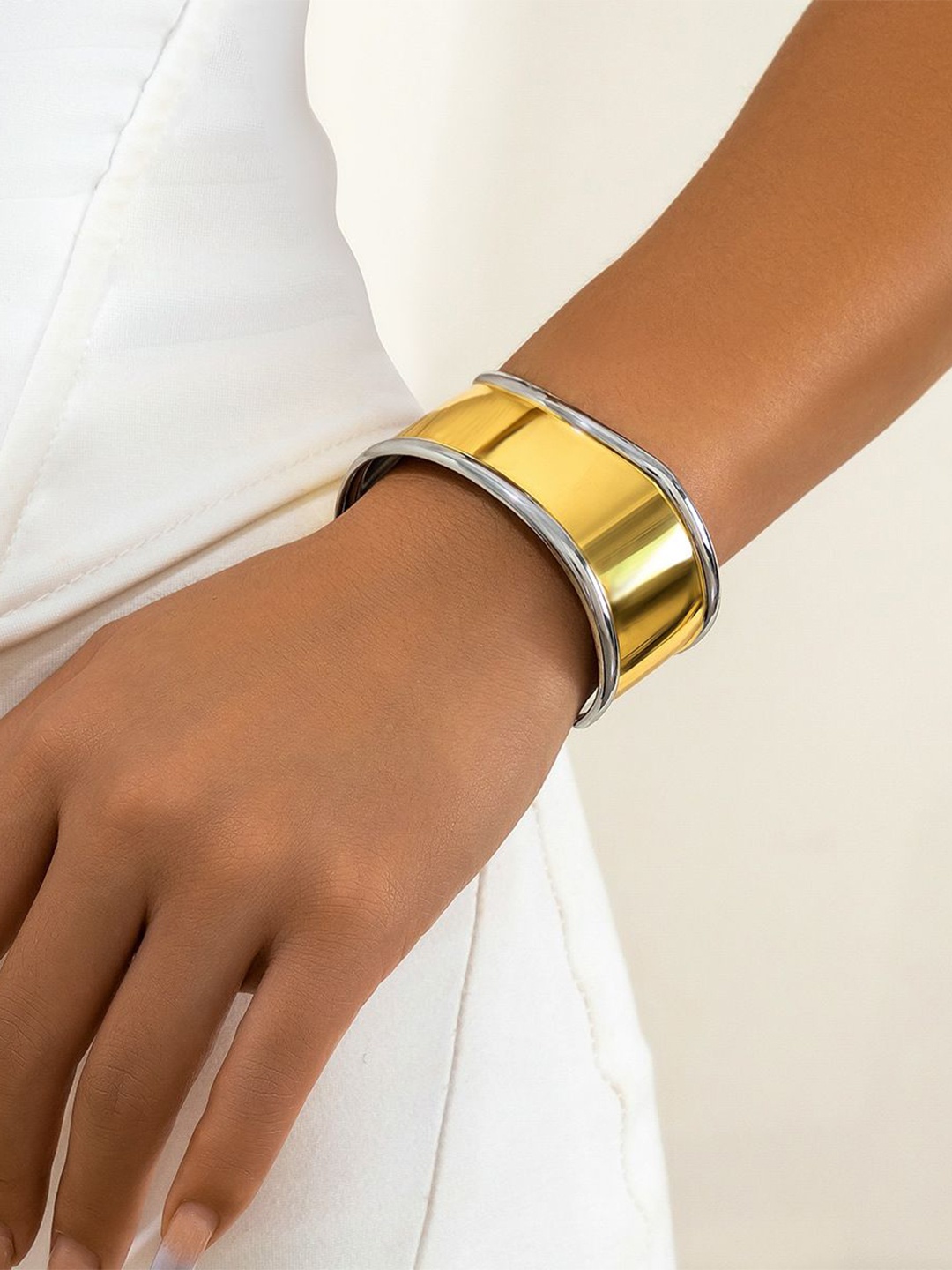 

Just Lil Things Women Kada Bracelet, Gold