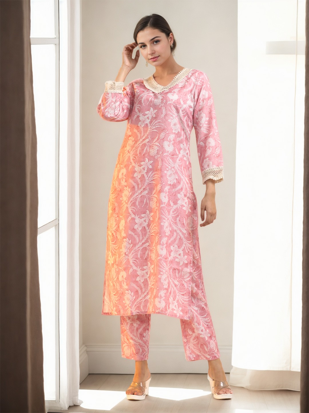 

Jaipur Kurti Women Floral Printed Regular Gotta Patti Linen Kurta with Trousers, Pink