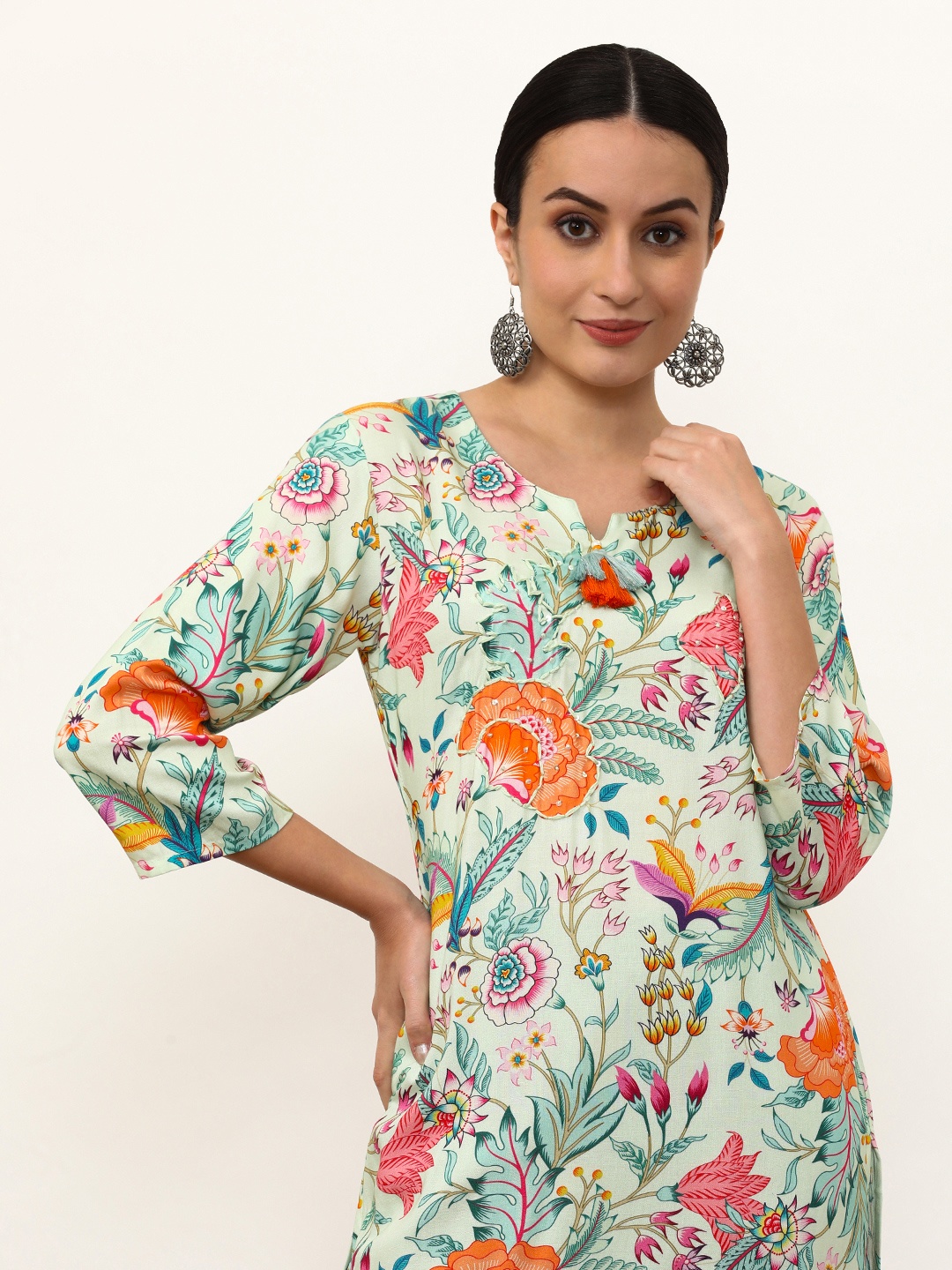 

Jaipur Kurti Women Floral Printed Keyhole Neck Thread Work Kurta, Turquoise blue