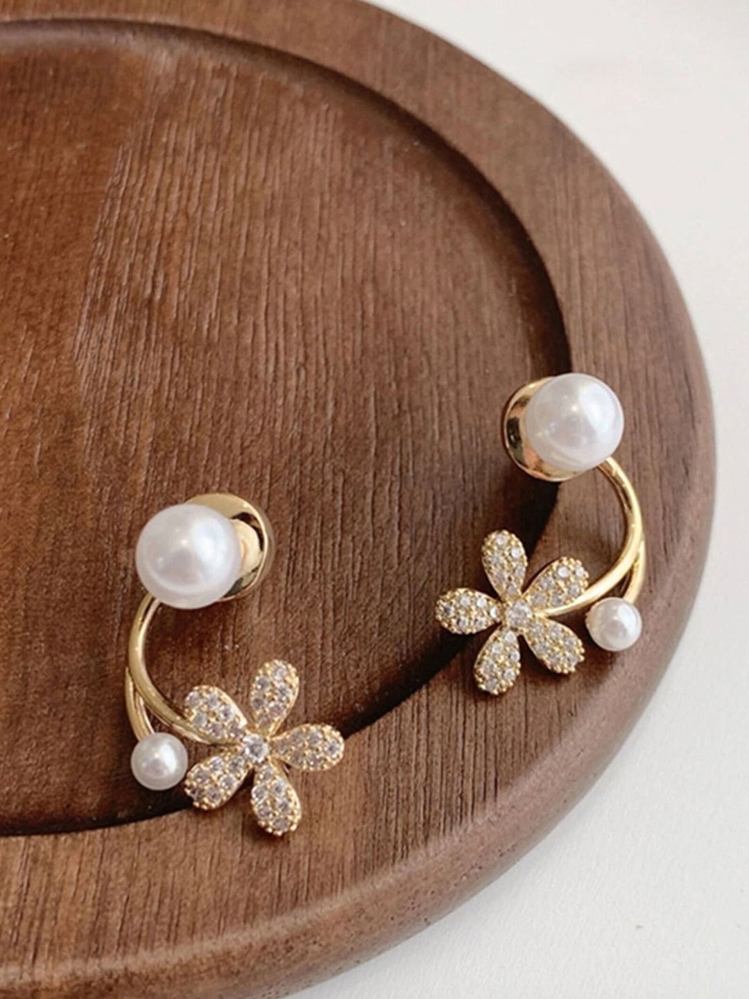 

PolluxCraft Geometric Studs Earrings, White
