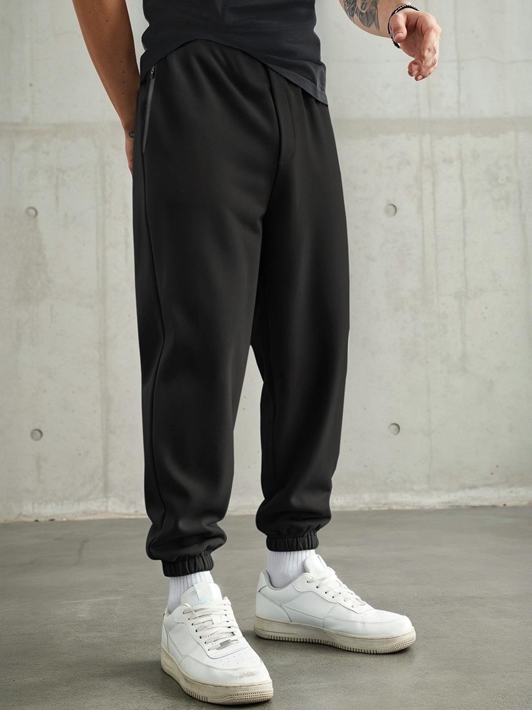 

Bewakoof Men Mid-Rise Cotton Relaxed-Fit Joggers, Black