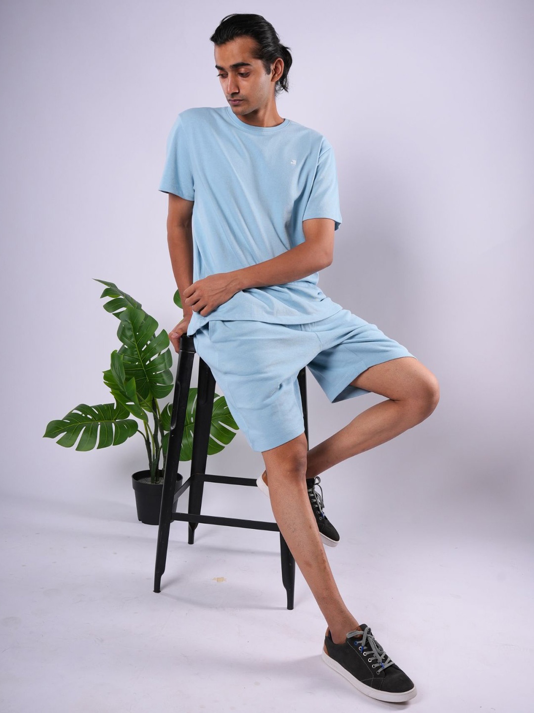 

ROAR FOR GOOD Men Relaxed Fit Mid-Rise Organic Cotton Shorts, Blue