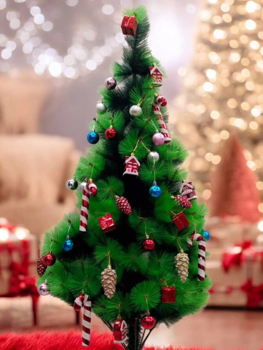 

TAYHAA Green & Red 33 Pieces Embellished Christmas Decor