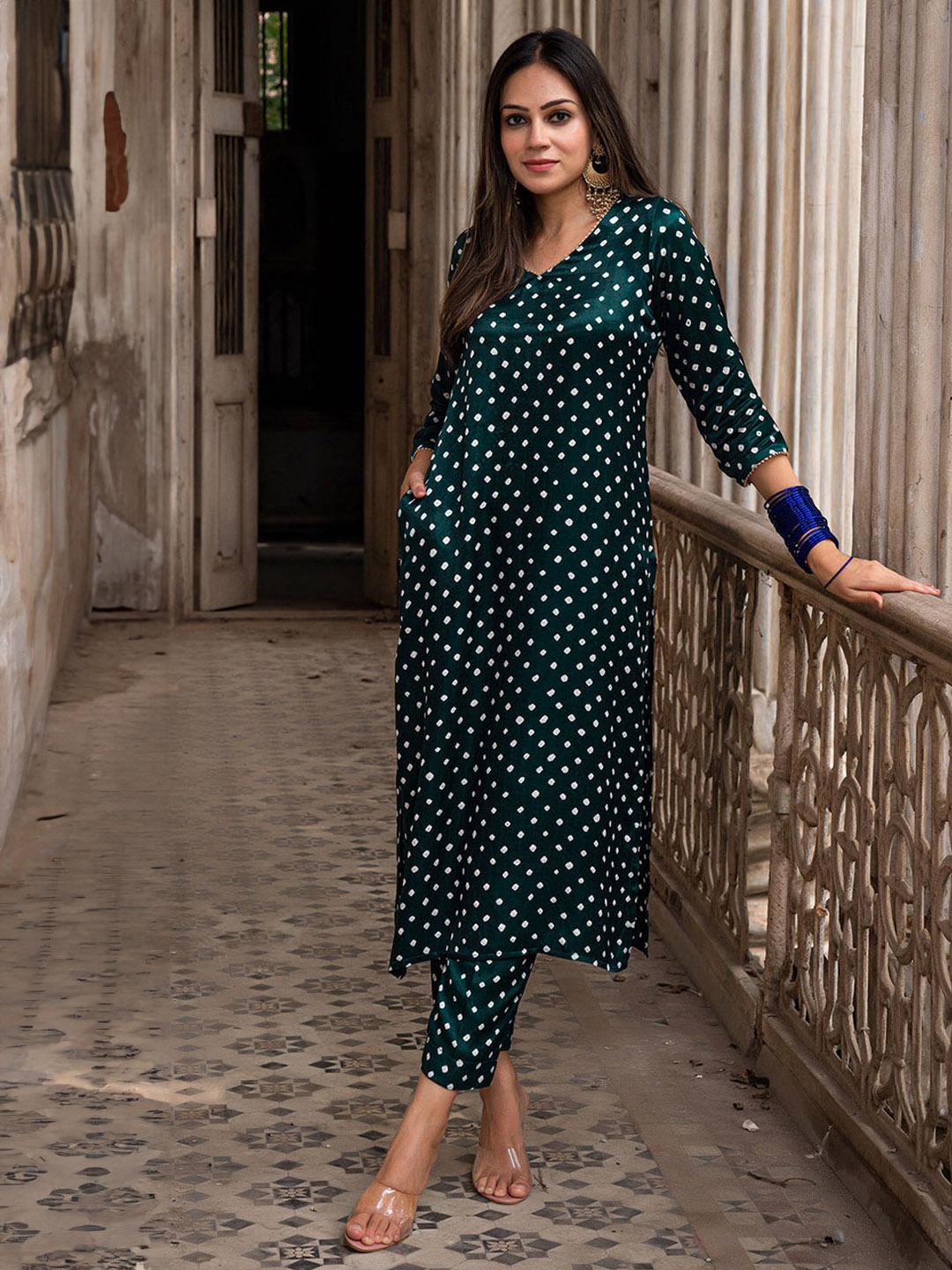 

Anni Designer Geometric Printed V-Neck Straight Kurta With Trousers, Green