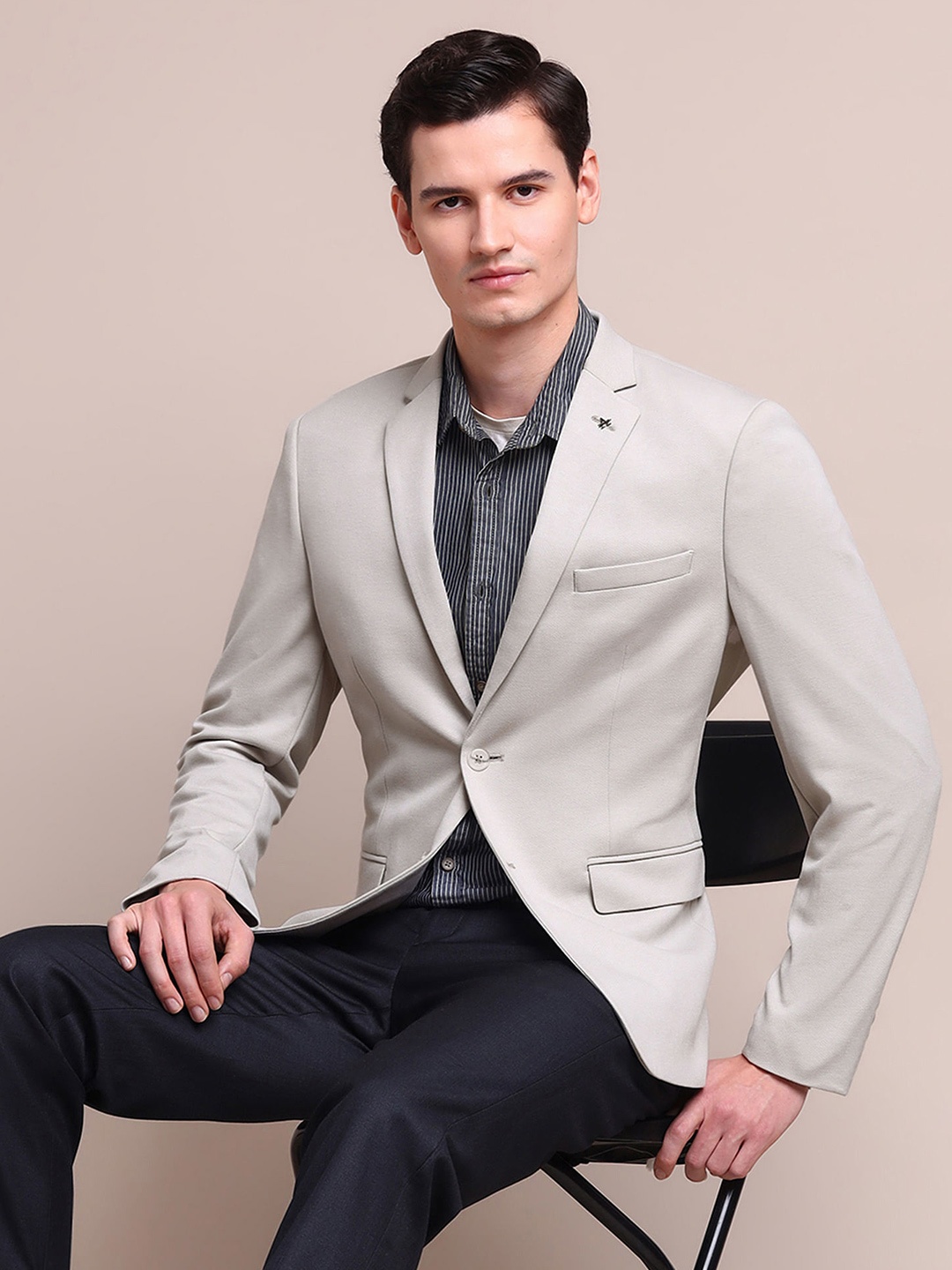 

Arrow Zero Calorie Fit Notched Lapel Collar Single Breasted Formal Blazer, Beige