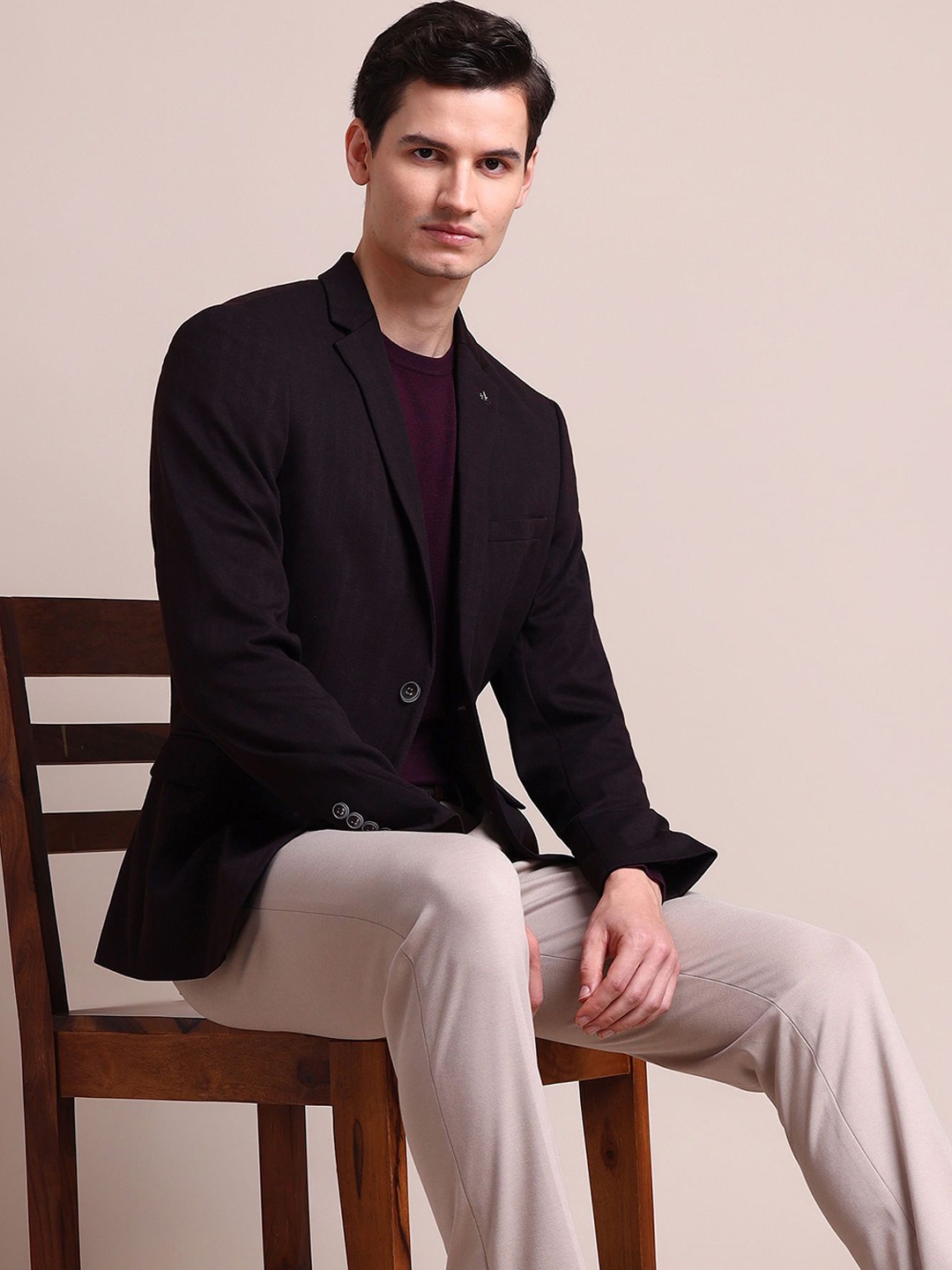 

Arrow Zero Calorie Fit Notched Lapel Collar Single Breasted Formal Blazer, Maroon