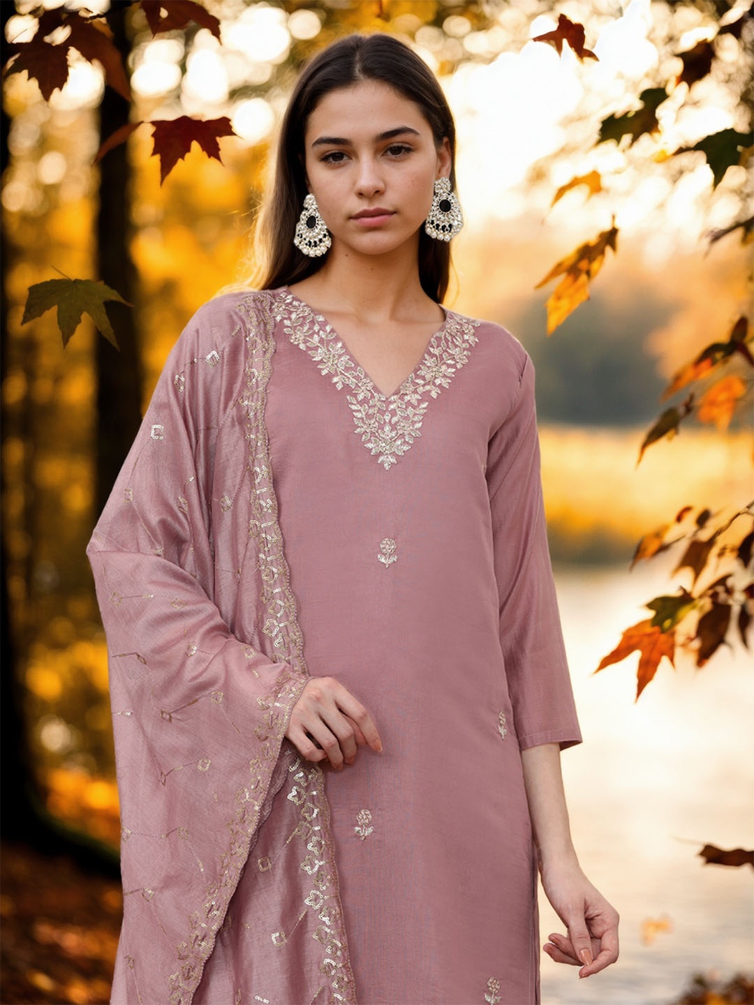

Jaipur Kurti Women Ethnic Motifs Embroidered Regular Sequinned Kurta with Trousers & With Dupatta, Mauve