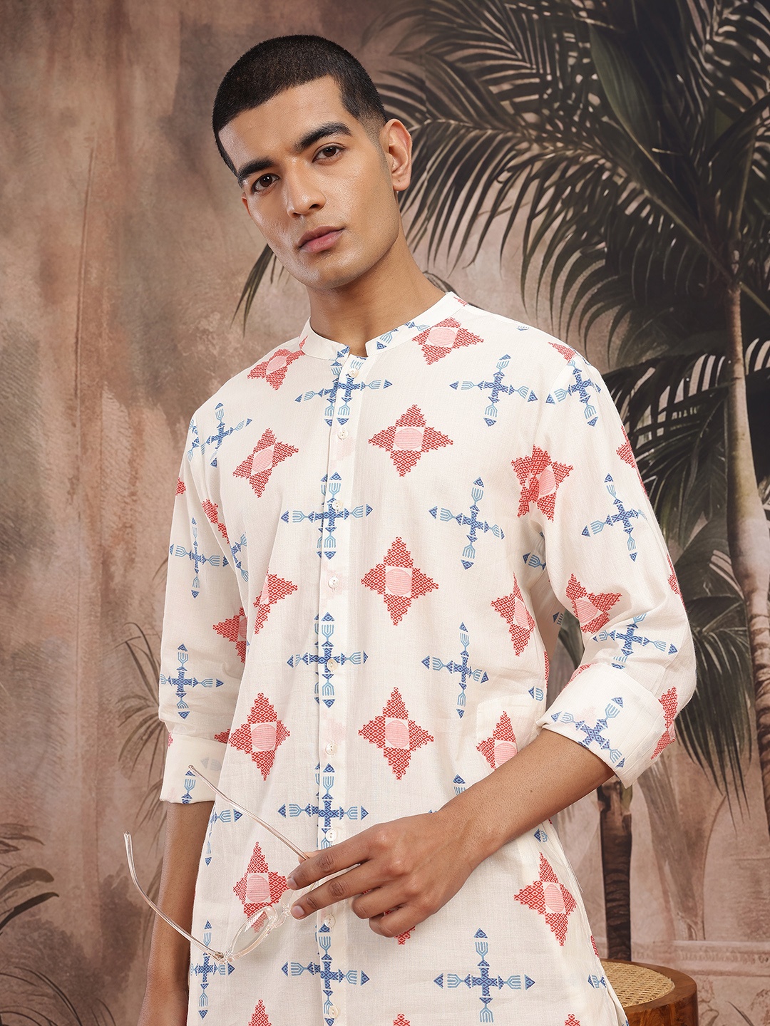 

Sangria Men Tribal Print Mandarin Neck Curved Hem Pure Cotton Kurta, Off white