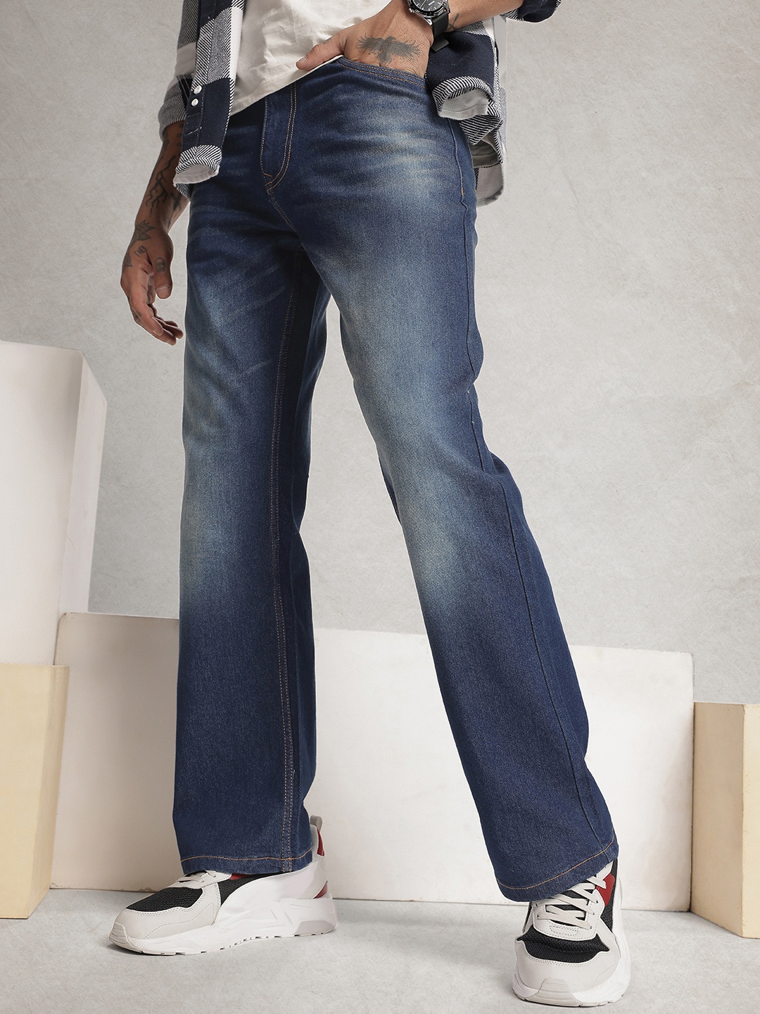 

WROGN Men Bootcut Heavy Fade Stretchable Jeans, Blue