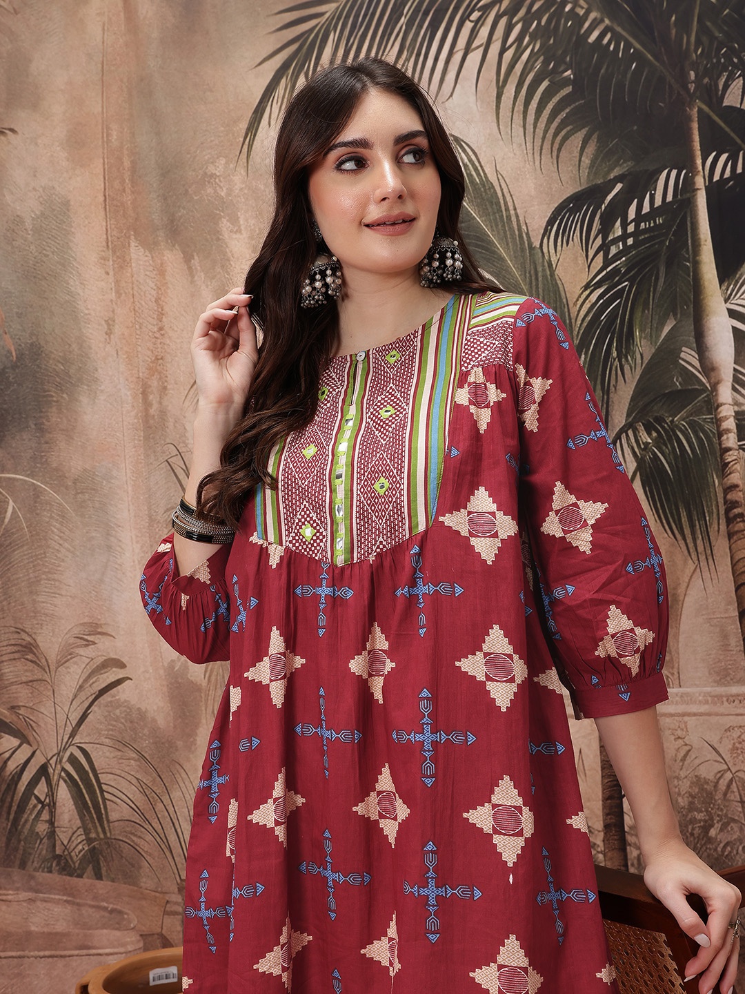 

Sangria Geometric Print Thread Work Kurta, Maroon