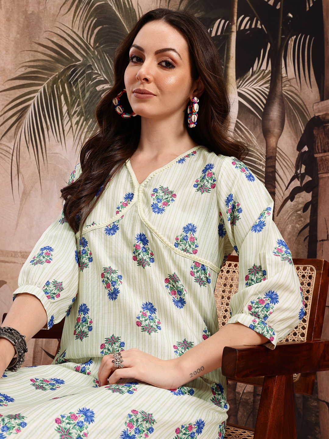 

Sangria Floral Print Layered Kurta with Trousers, Green