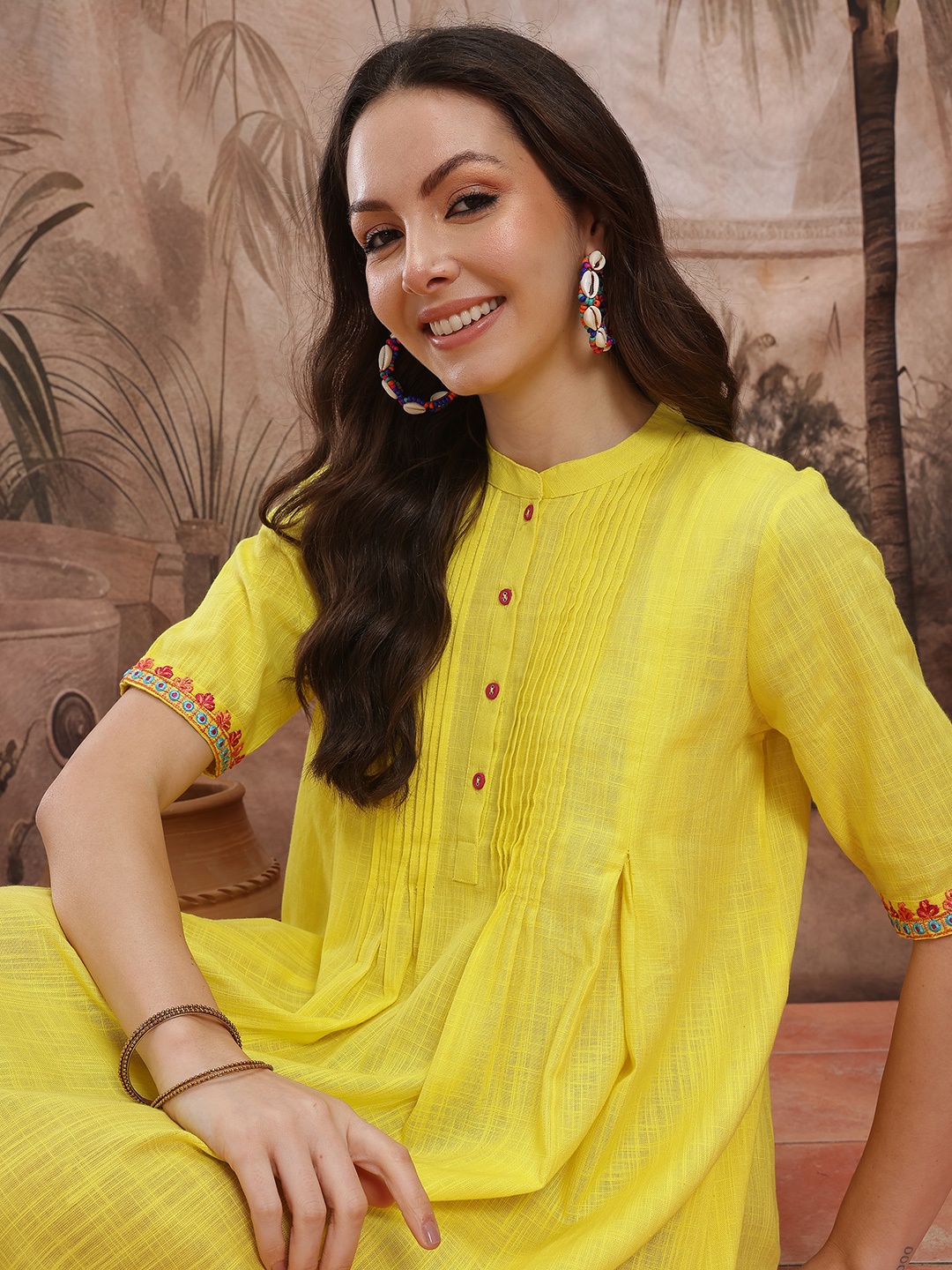 

Sangria Floral Embroidered Pure Cotton Kurta, Yellow