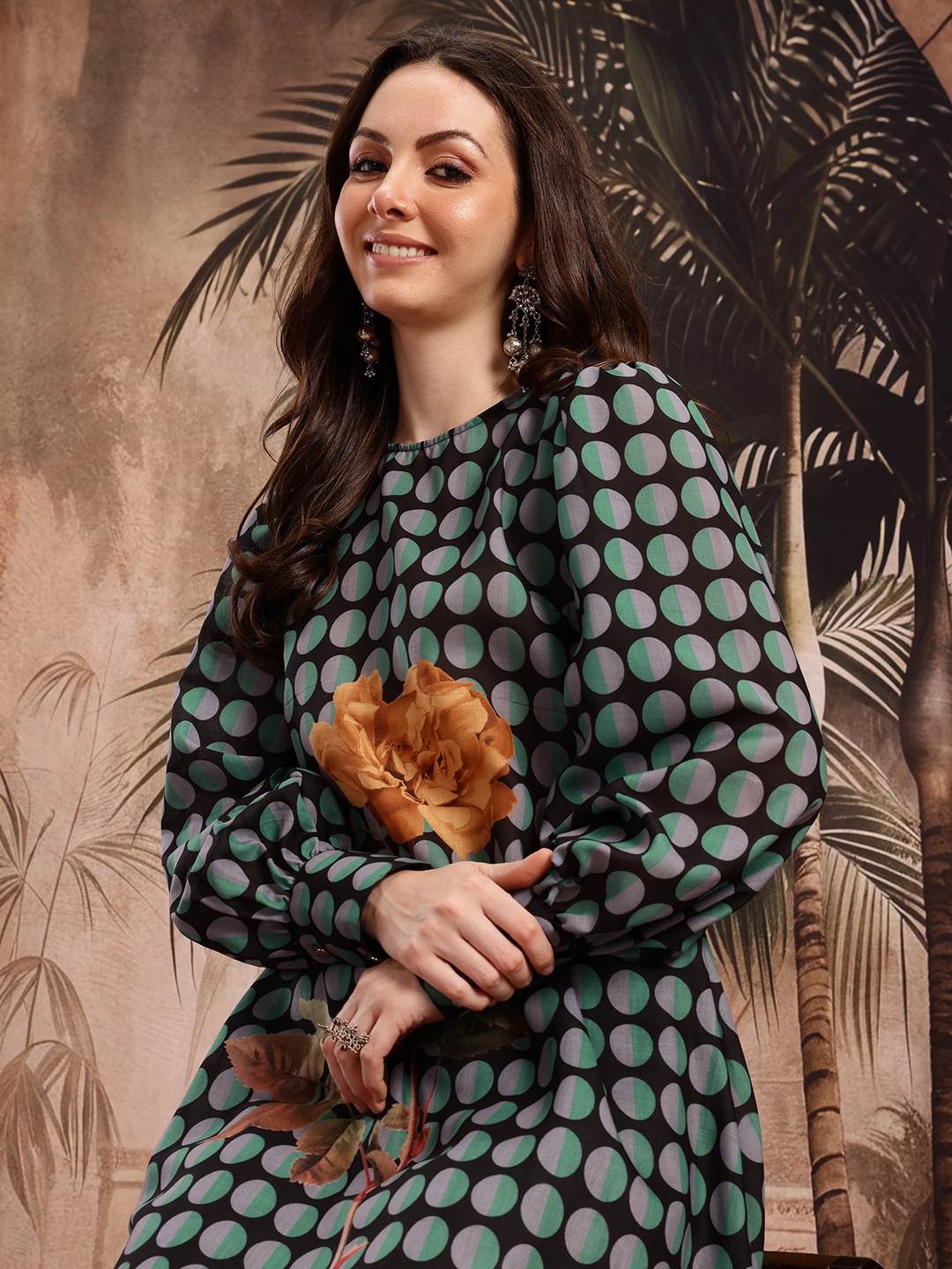 

Sangria Women Printed Kurta with Trousers, Black