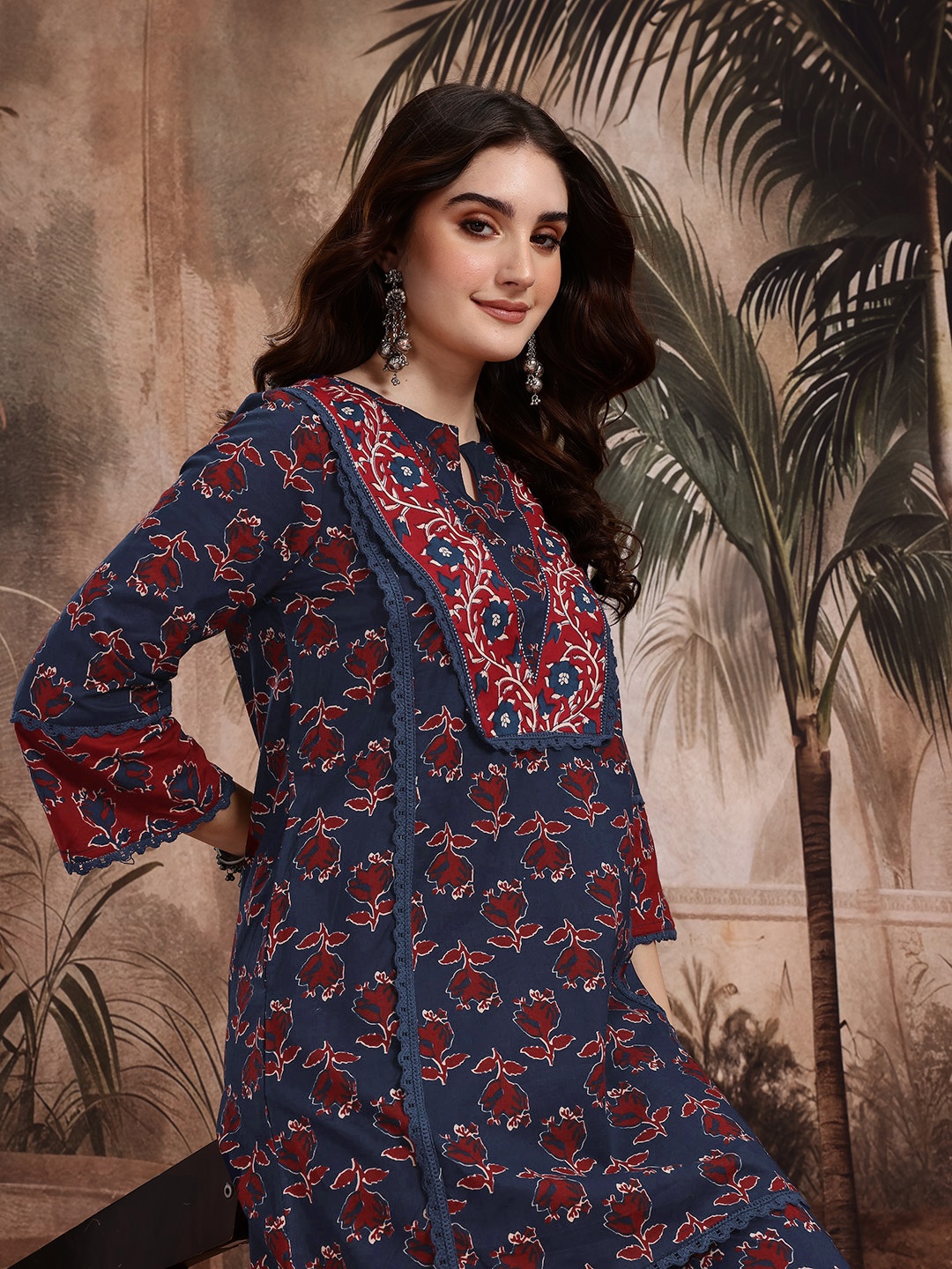 

Sangria Floral Printed Pure Cotton Kurta with Trousers, Navy blue