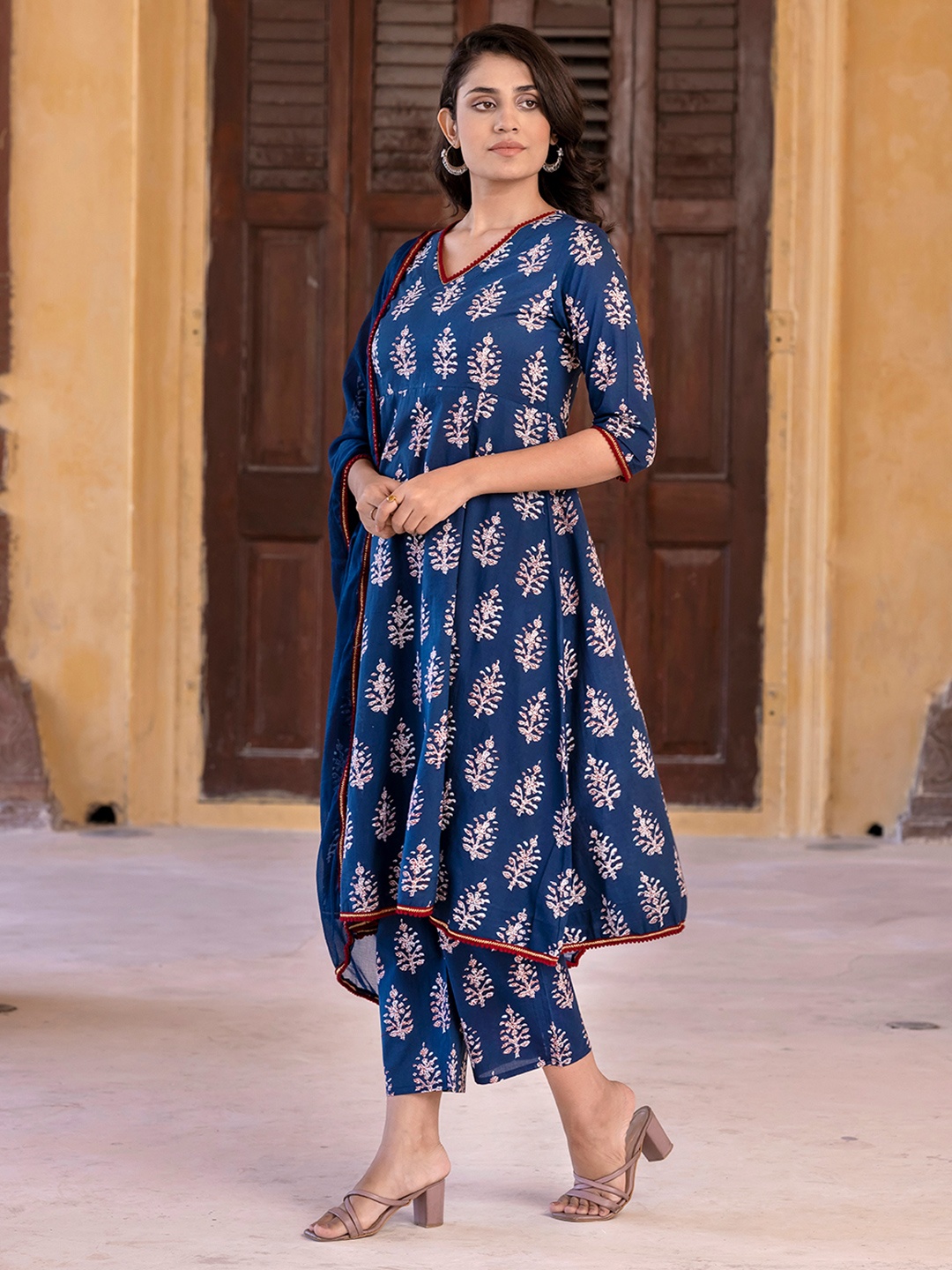 

BAESD Ethnic Motifs Printed Regular Pure Cotton Anarkali Kurta with Trousers & Dupatta, Blue
