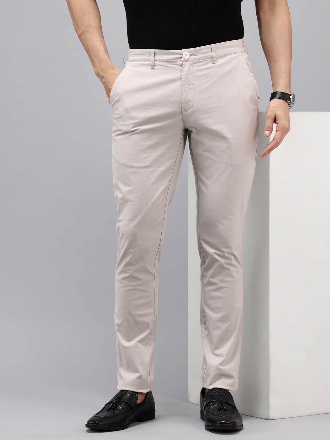 

ColorPlus Men Nuvo Fit Geometric Self Designed Trousers, Grey