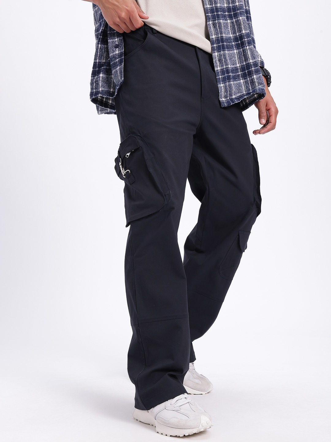 

glitchez Men Utility Chic Toggled Loose Fit Cargos, Navy blue