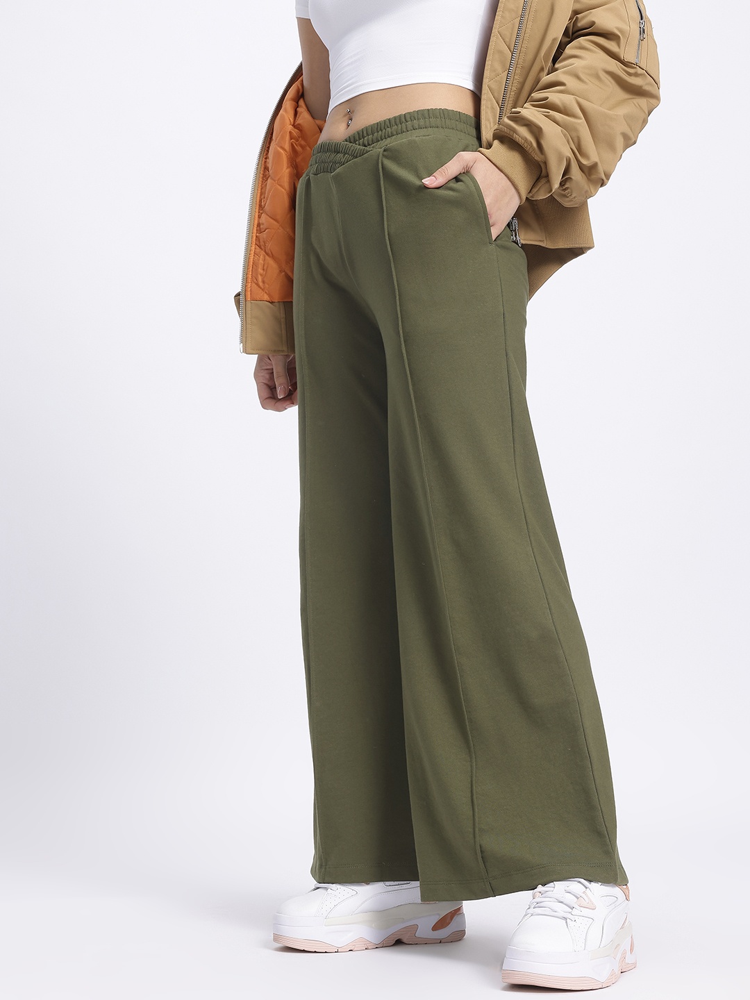 

glitchez Women Elevated Basics Mid-Rise Flared Fit Pleated Detail Wide Leg Trousers, Olive