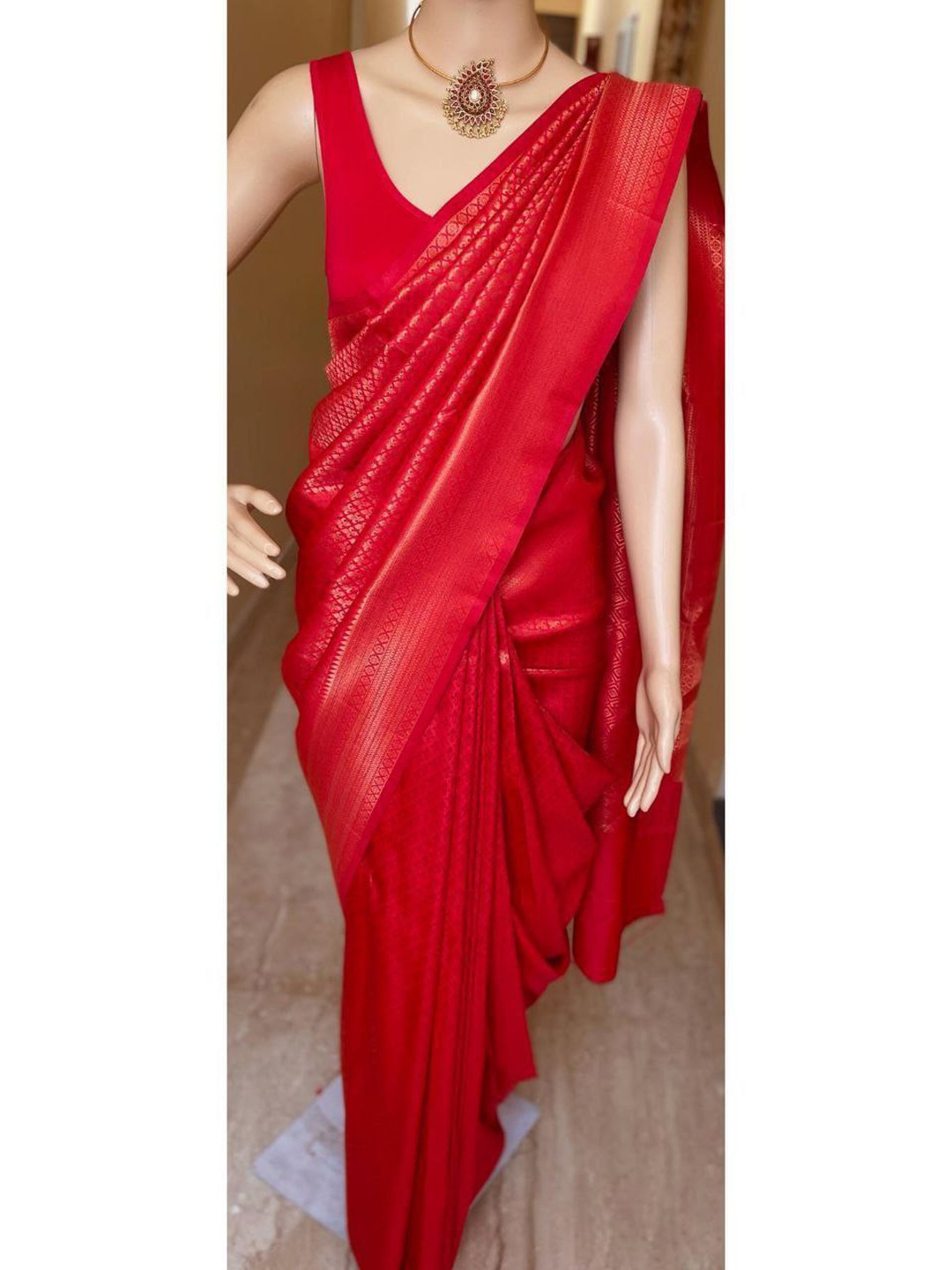 

Wuxi Woven Design Zari Pure Silk Banarasi Saree, Red