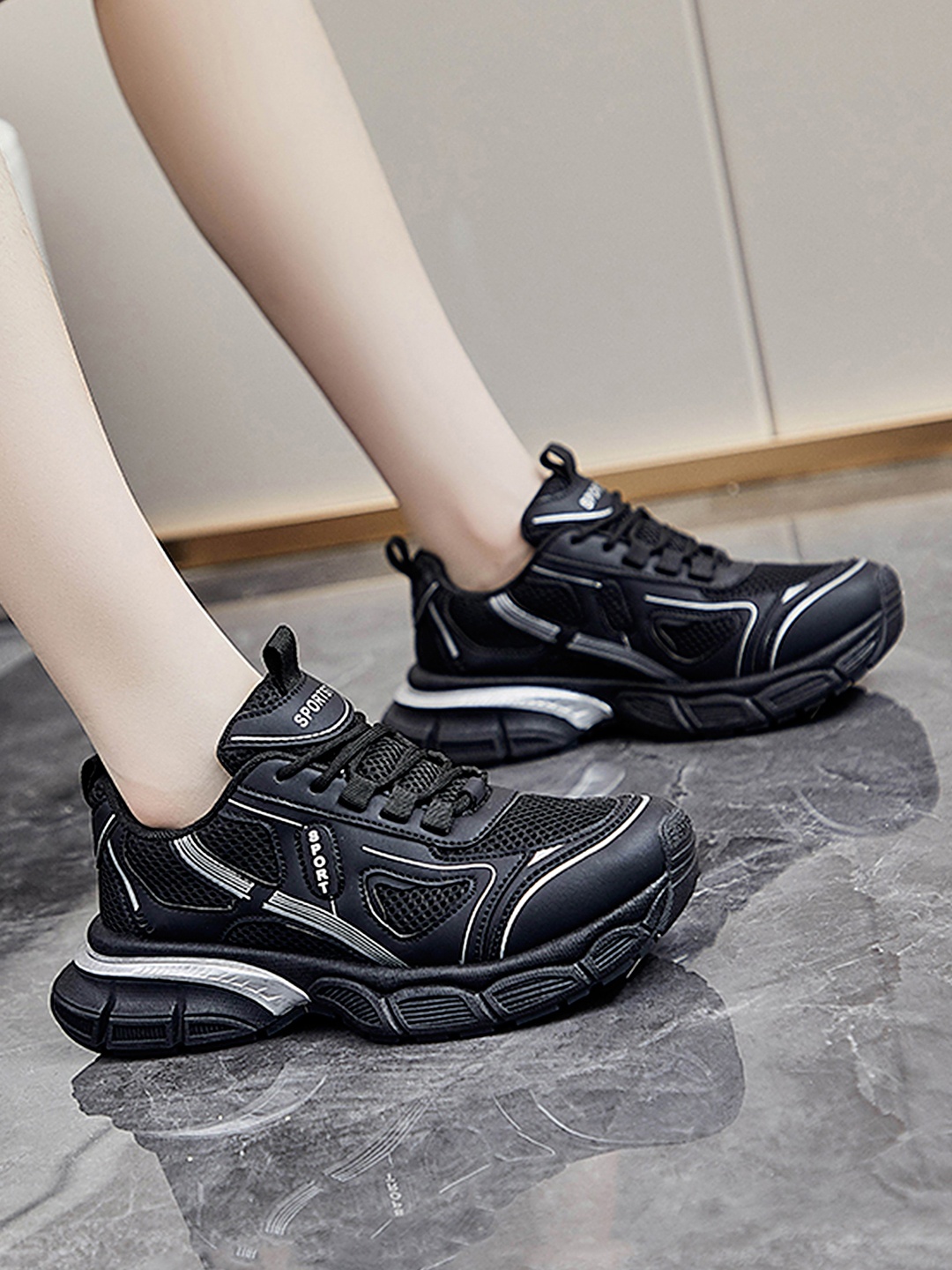

LULU & SKY Women Round Toe Sneakers, Black