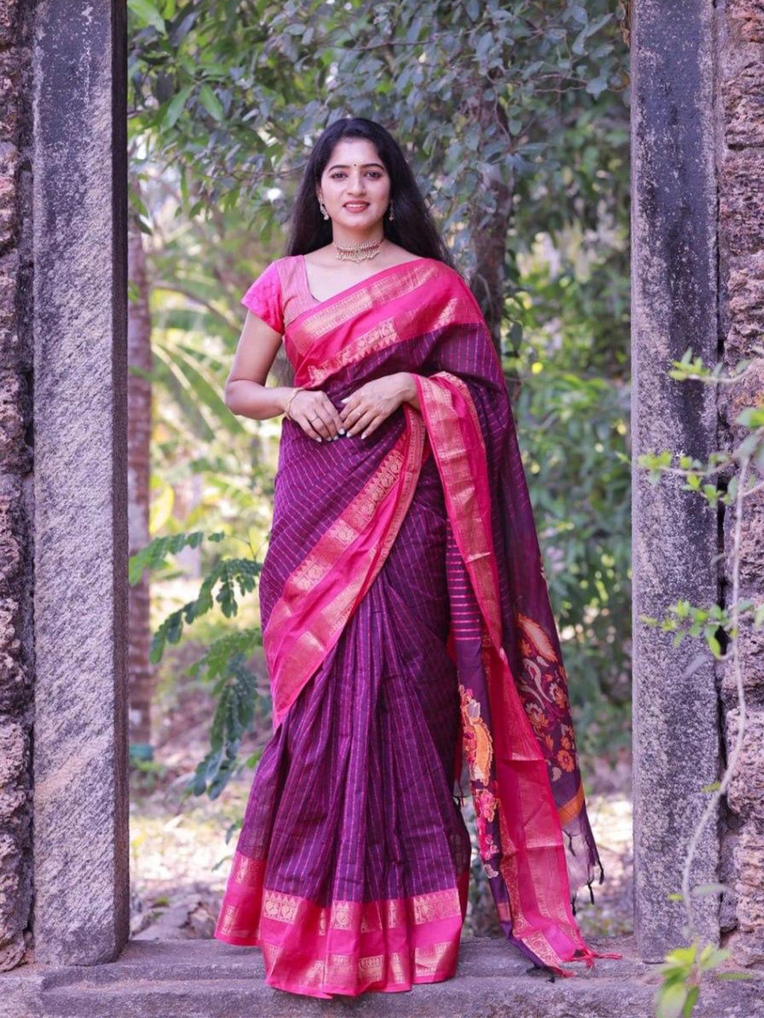 

Caracola Woven Design Zari Art Silk Banarasi Saree, Pink