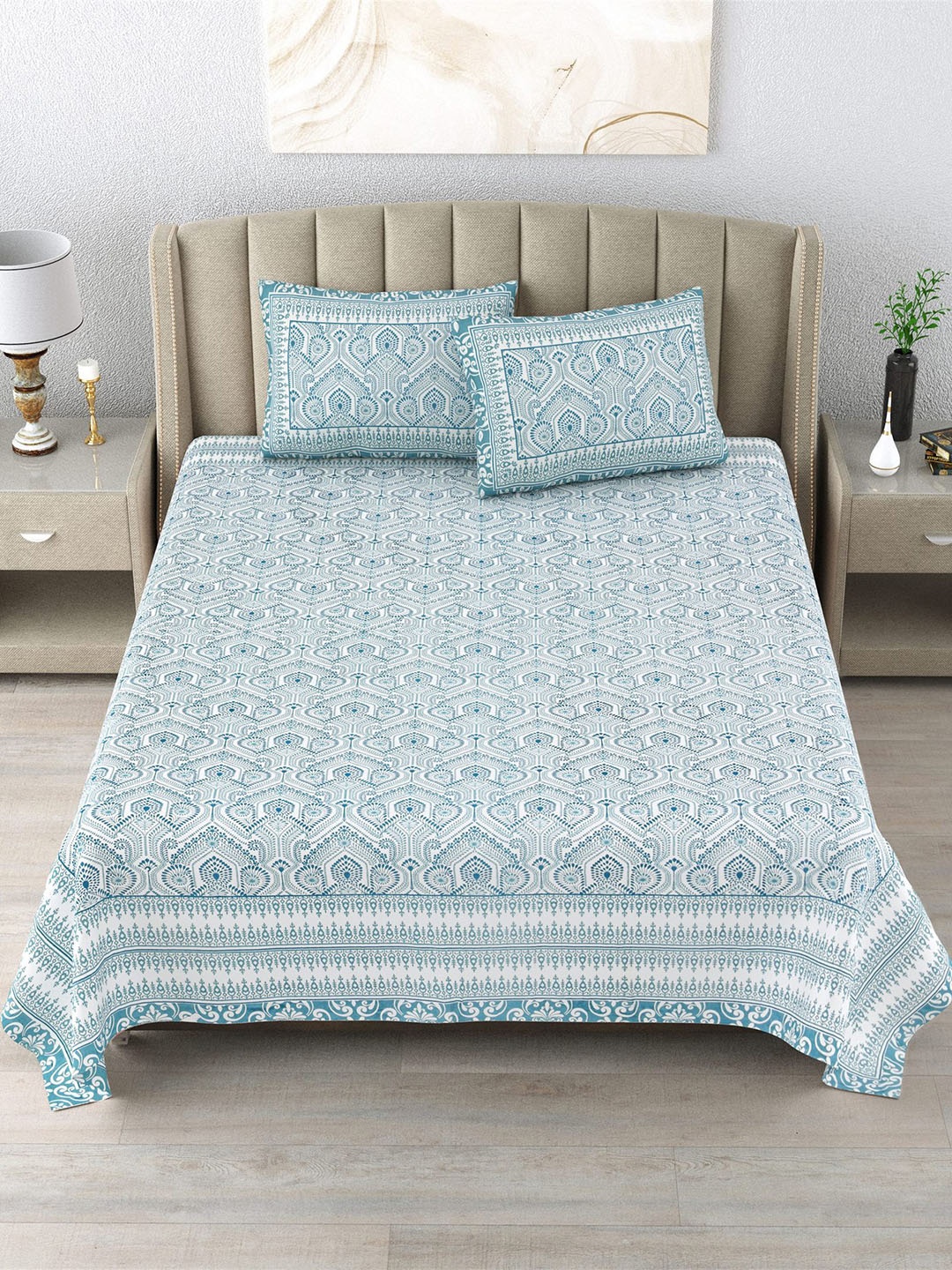 

DE CAMA White & Blue Floral 210 TC King Bedsheet with 2 Pillow Covers