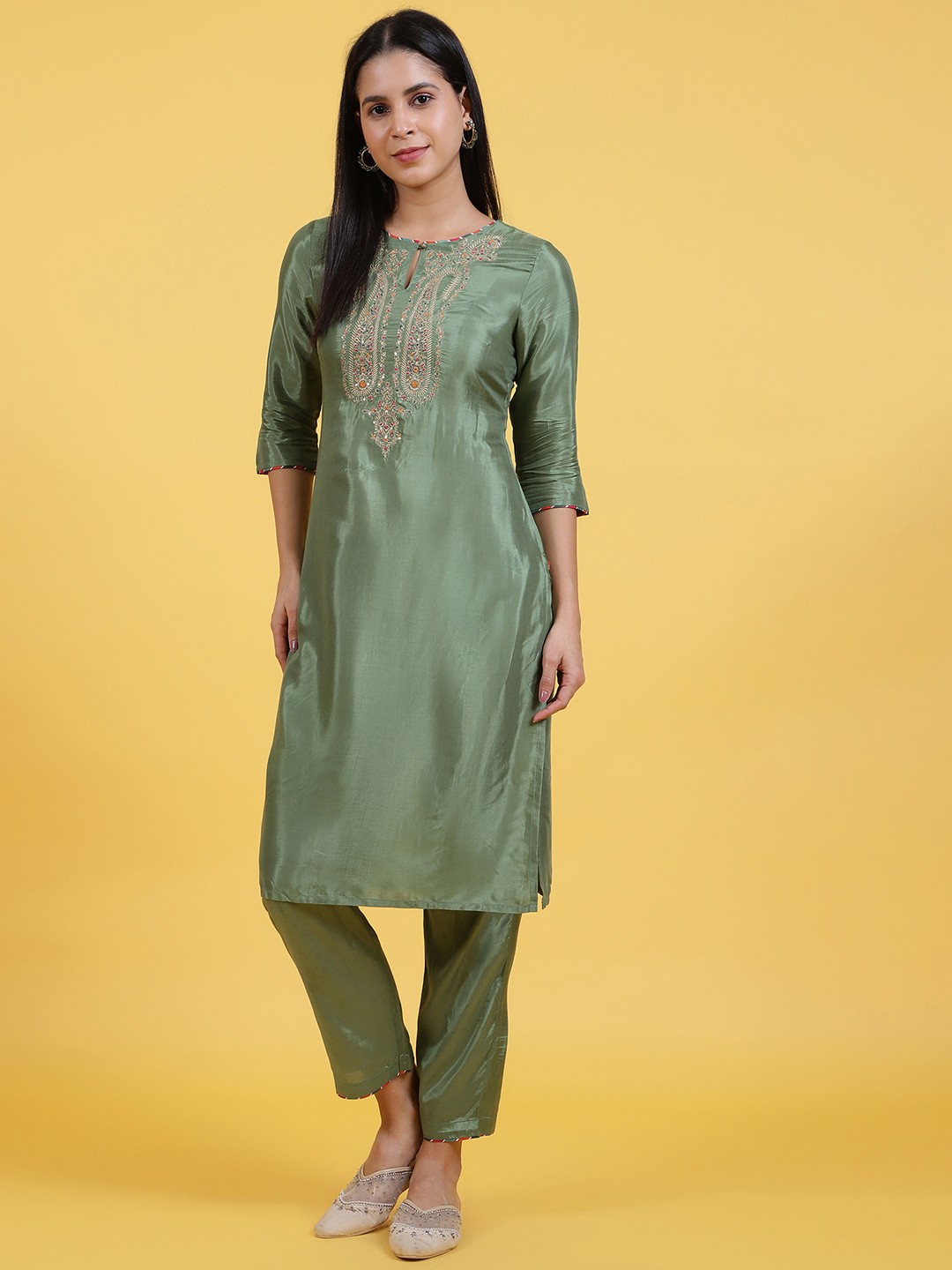 

W Women Embroidered Kurta with Trousers, Green