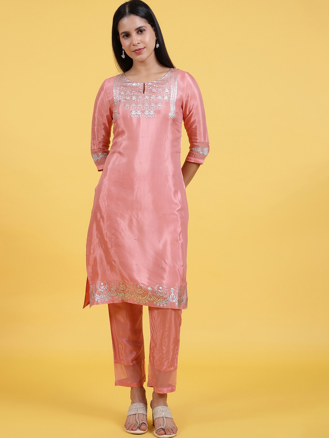 

W Women Geometric Printed Sequinned Kurta, Pink