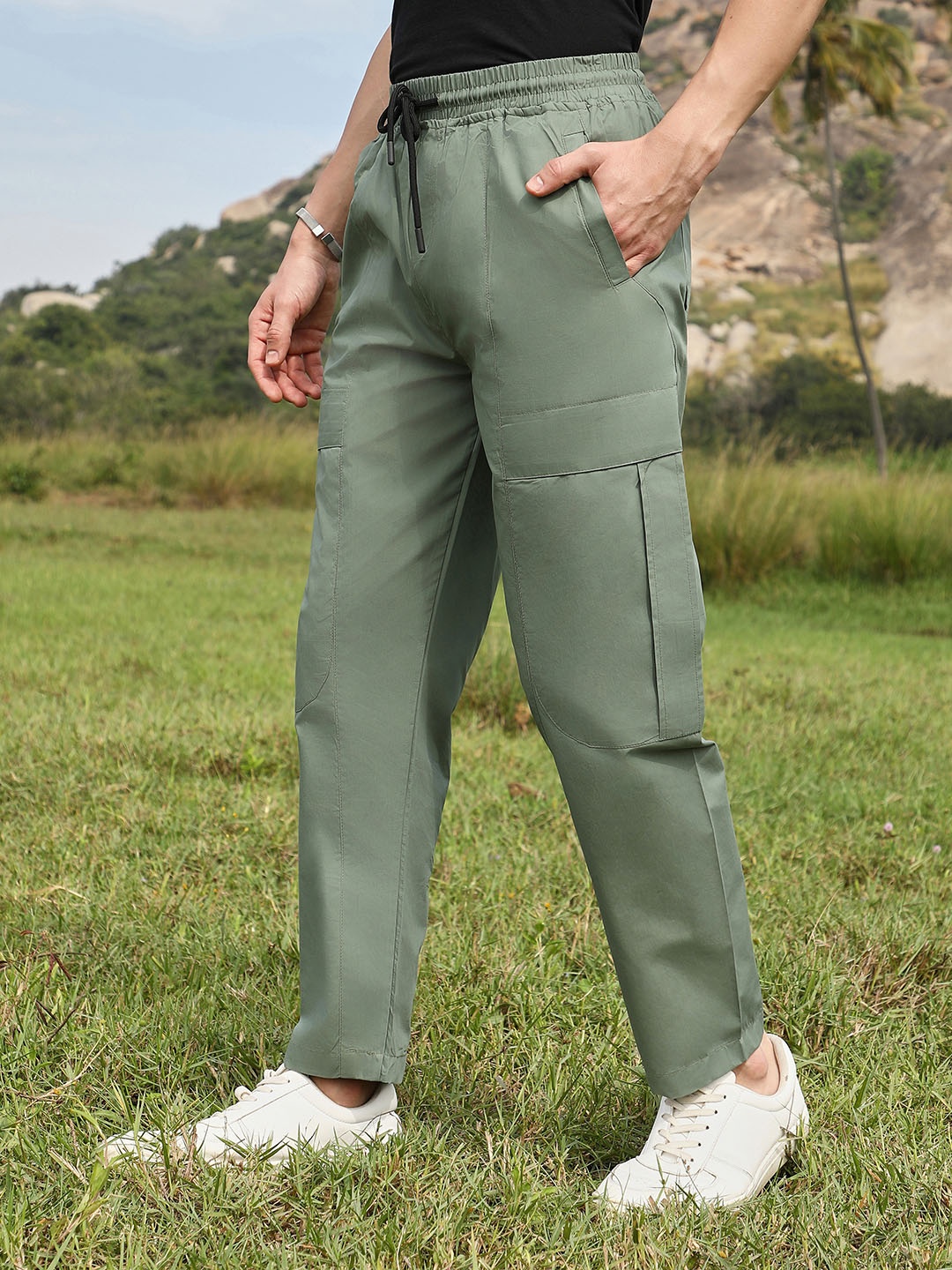 

Campus Sutra Men Comfort Trousers, Green