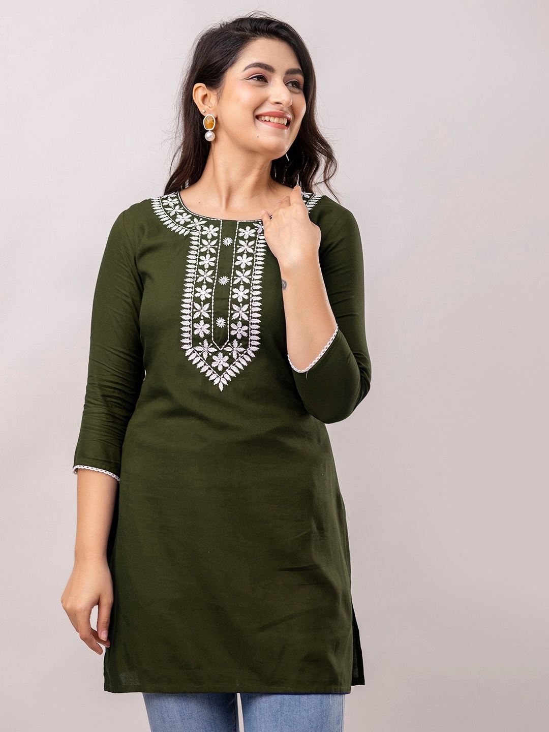 

FrionKandy Women Floral Embroidered Kurti, Green