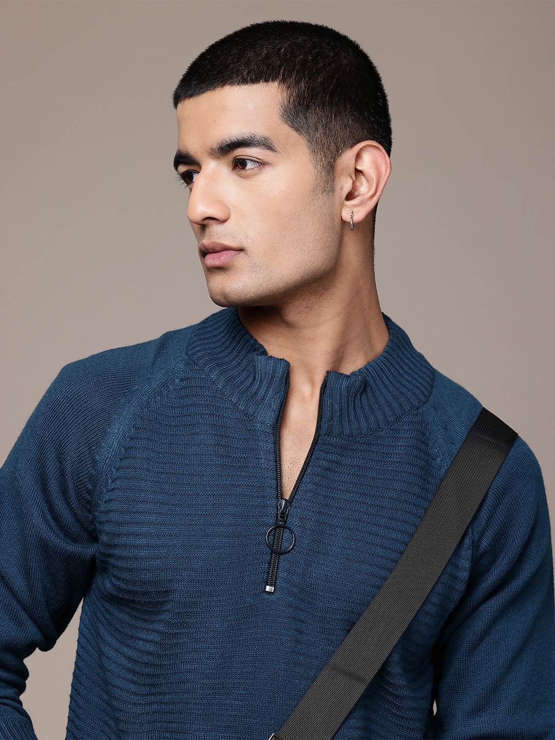 

The Roadster Lifestyle Co. Stripes Textured Half Zipper Pullover, Navy blue