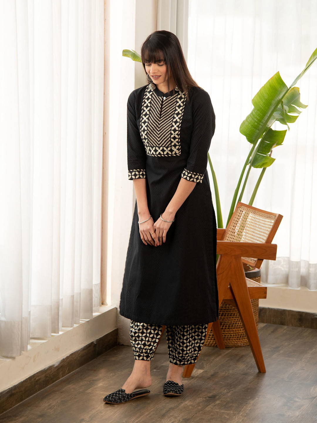 

KALINI Floral Printed V-Neck Kurta With Palazzos, Blue