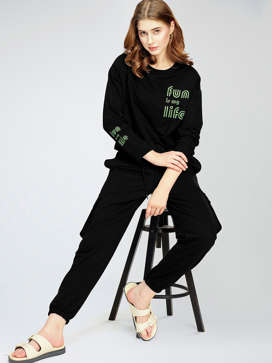 

Zeyo Printed Round Neck Sweatshirt with Joggers, Black