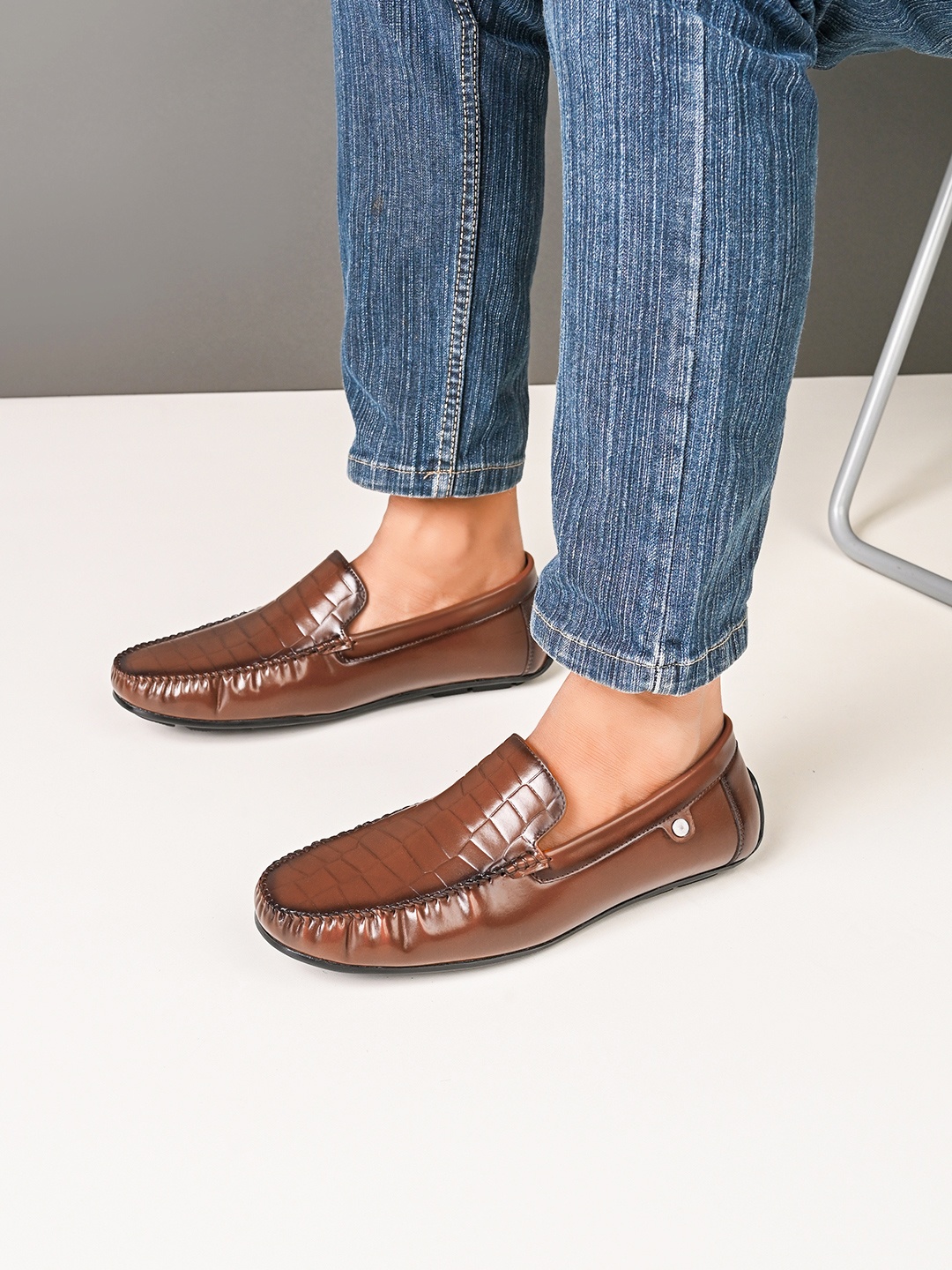 

Mast & Harbour Men Lightweight Textured Loafers, Brown