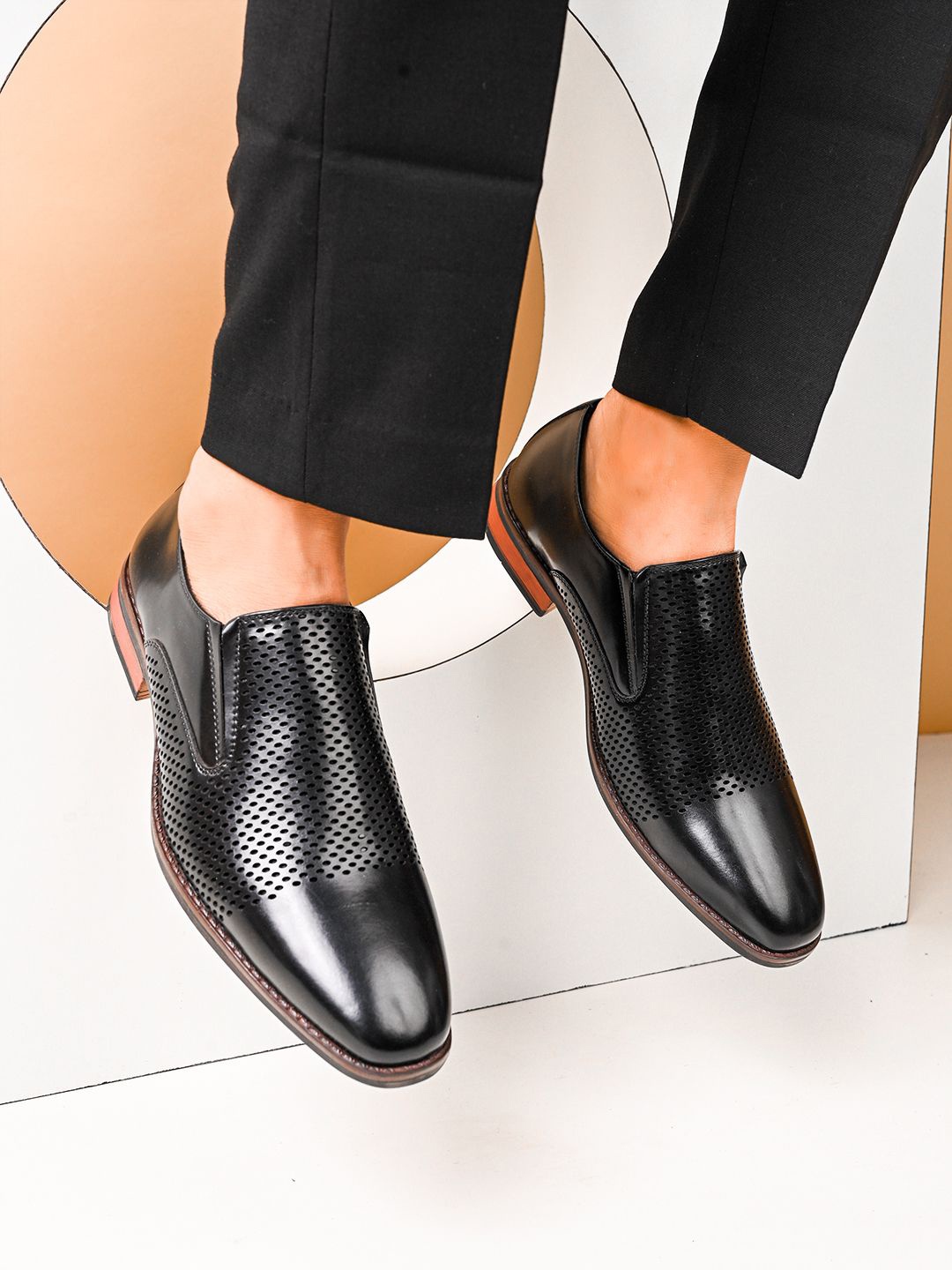 

House of Pataudi Men Round Toe Formal Brogues, Black