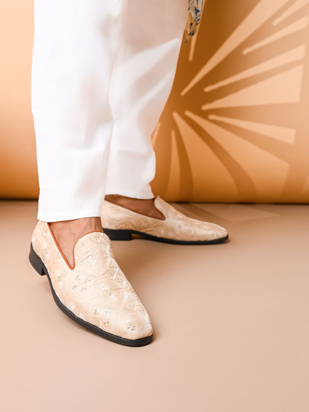 

House of Pataudi Men Embroidered Lightweight Majoris, Beige