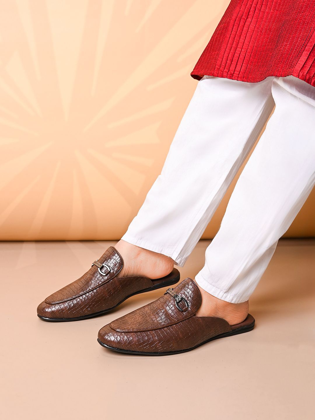 

House of Pataudi Men Round Toe Textured Mules, Brown