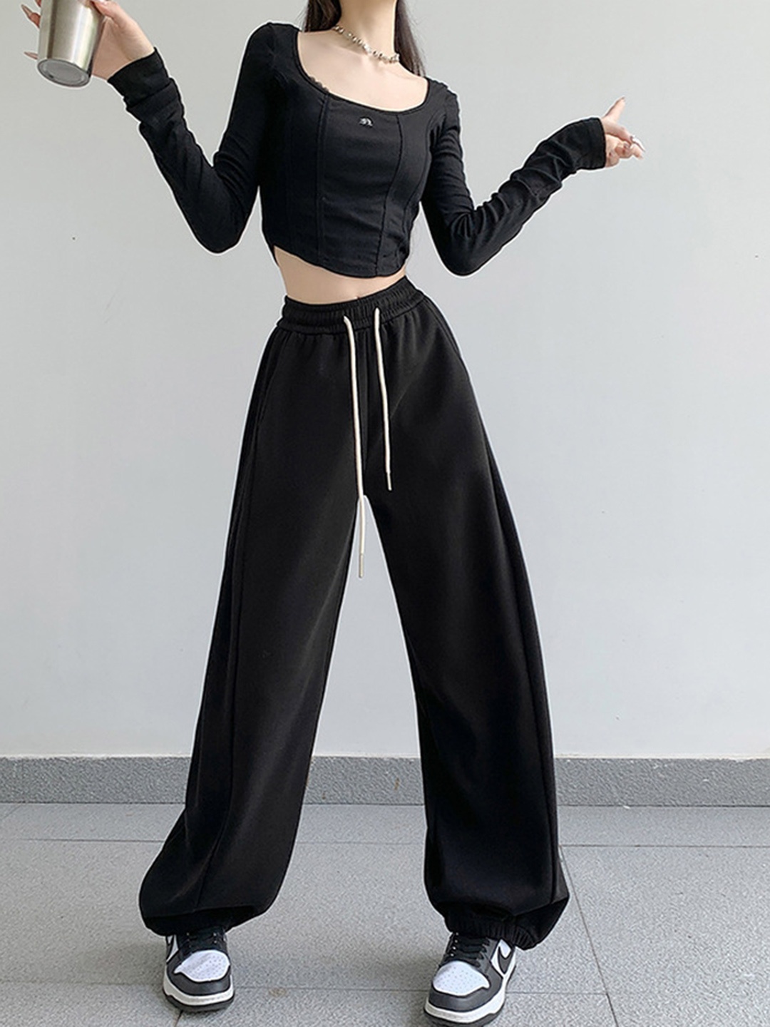 

LULU & SKY Women Loose Fit Trousers, Black