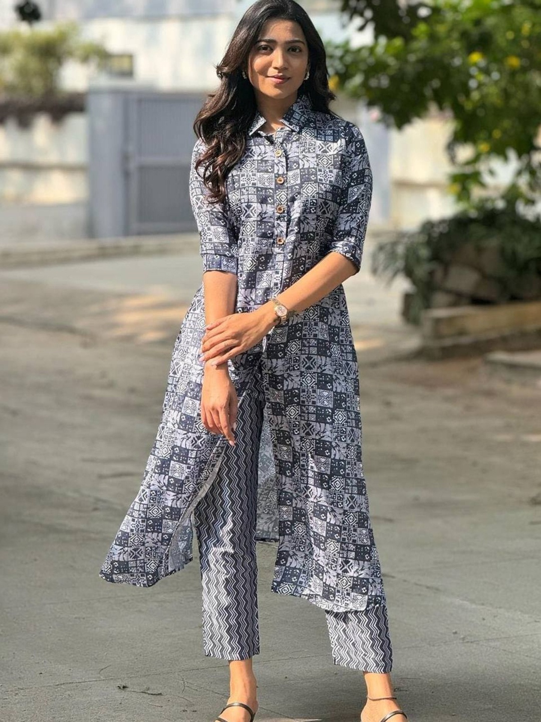 

Rujave Geometric Printed Shirt Collar Regular Pure Cotton Kurta With Trouser, Grey